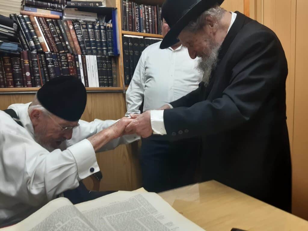 ימים לפני האשפוז: הגרמ"ב אזרחי זצוק"ל והגר"ד לנדו שליט"א