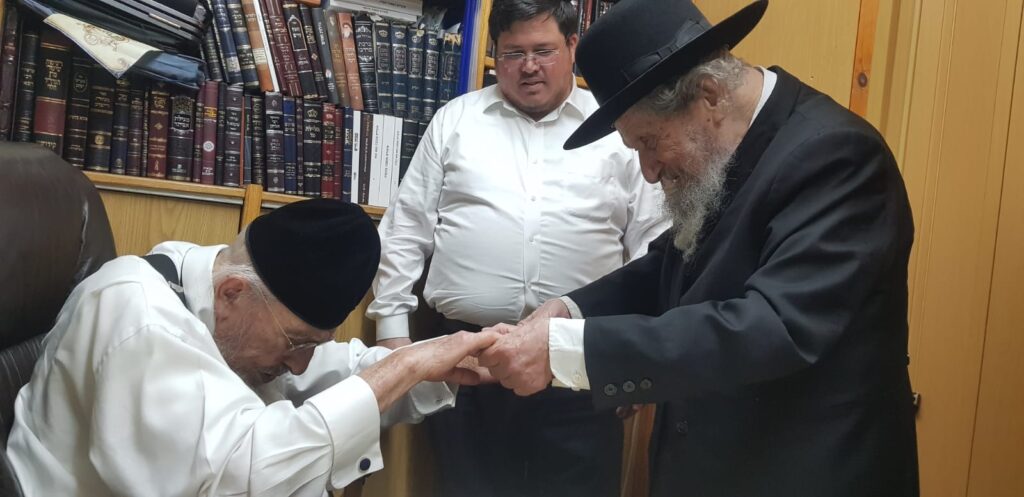 ימים לפני האשפוז: הגרמ"ב אזרחי זצוק"ל והגר"ד לנדו שליט"א