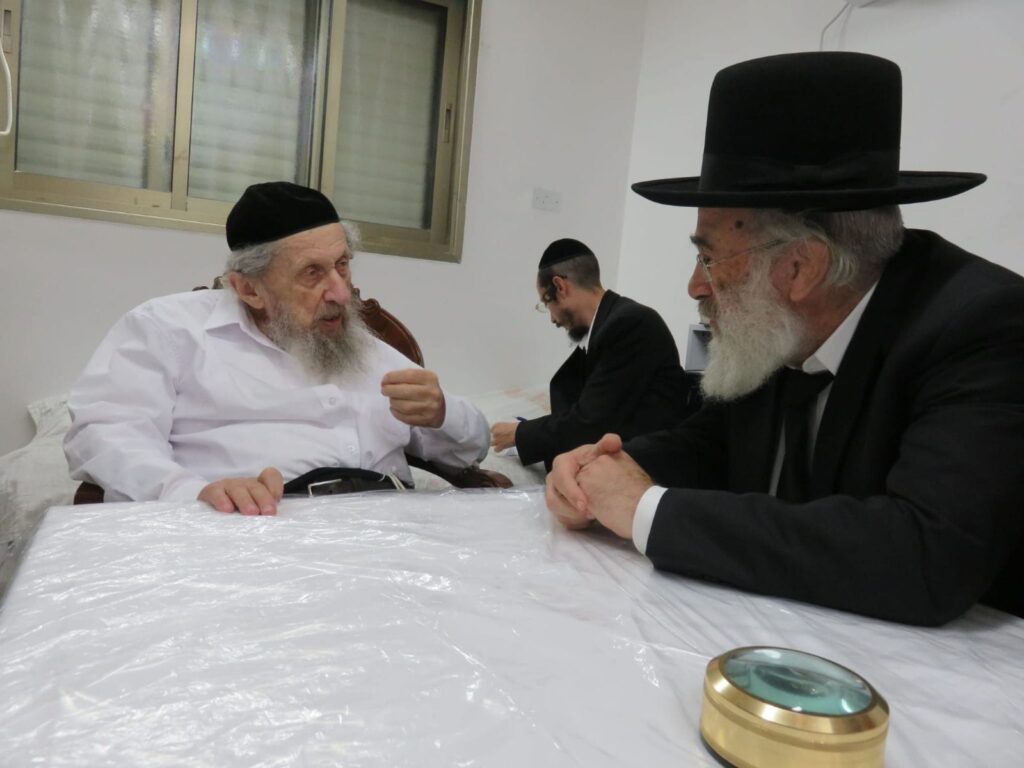 היום הראשון של הקבלת פני רבו בבית הגר"ד לנדו