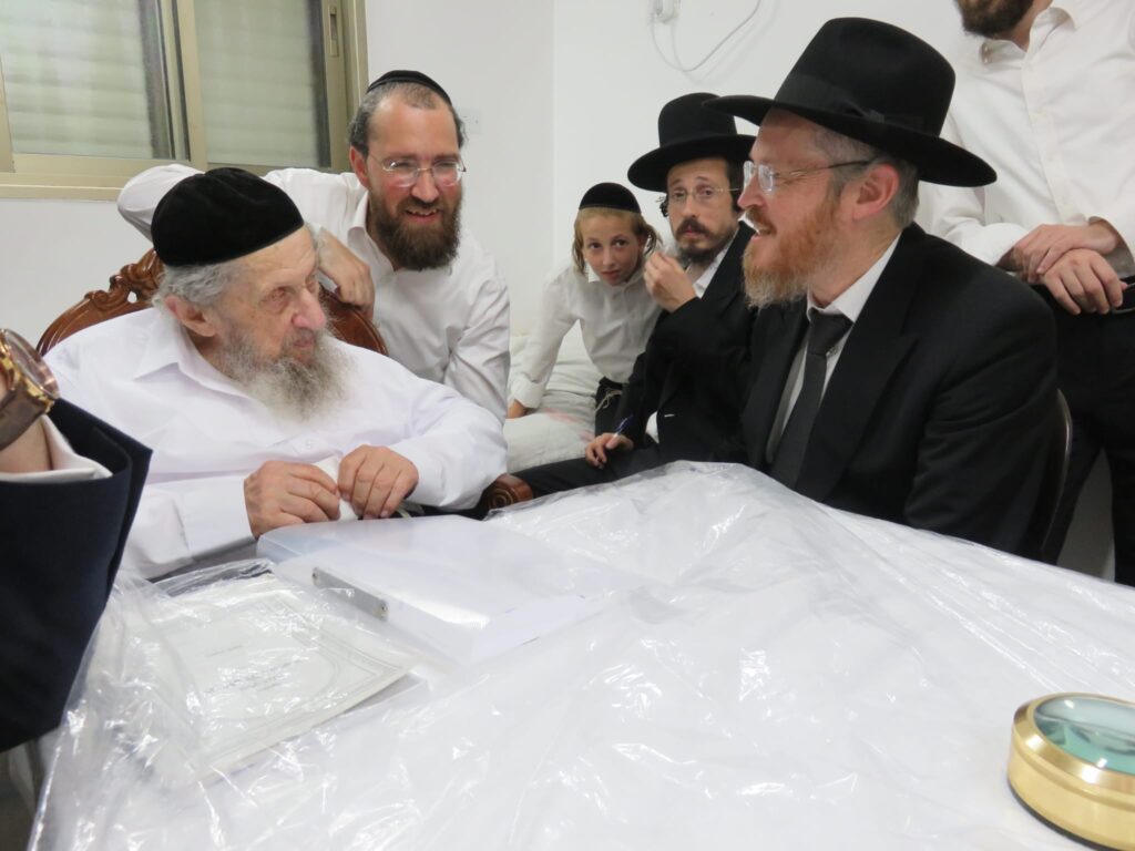 היום הראשון של הקבלת פני רבו בבית הגר"ד לנדו