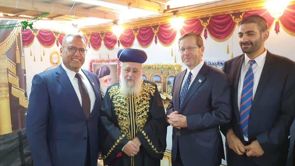 מרן הראשל"צ: הנשיא ורוב העם מכבדים את המסורת