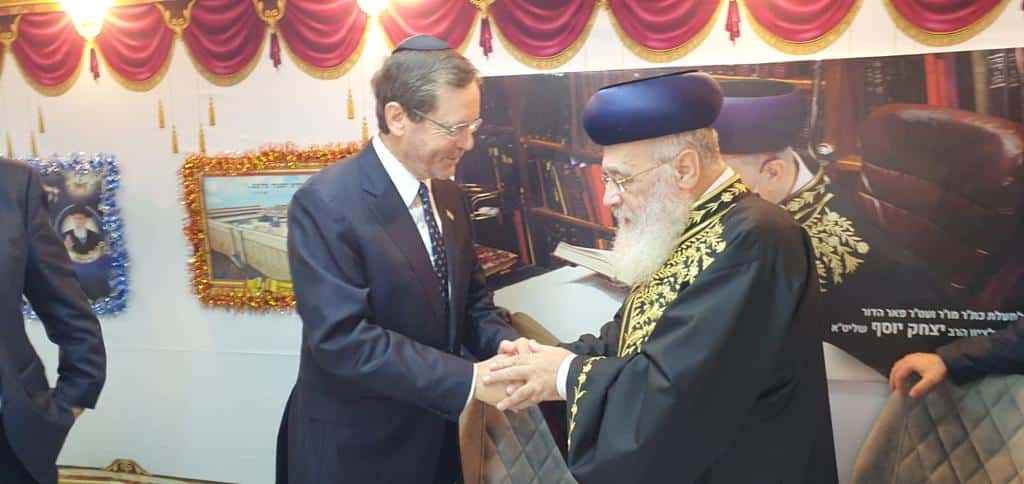 מרן הראשל"צ: הנשיא ורוב העם מכבדים את המסורת