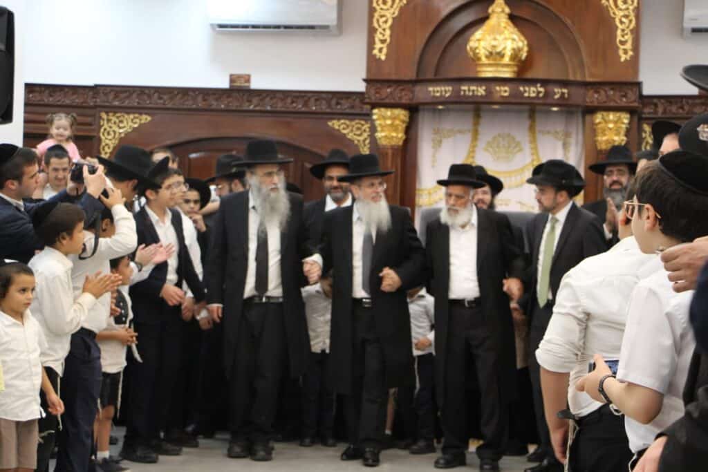 בראשות הרבנים הספרדים: שמחת בית השואבה ב'הליכות משה'