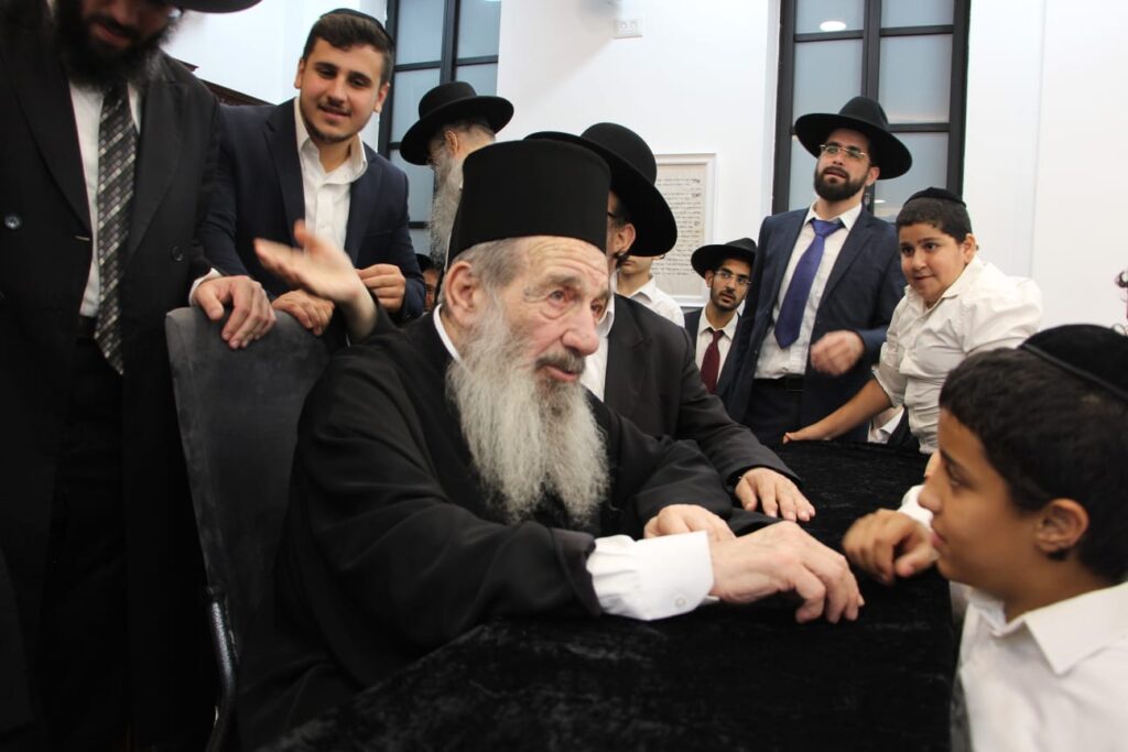 בראשות הרבנים הספרדים: שמחת בית השואבה ב'הליכות משה'