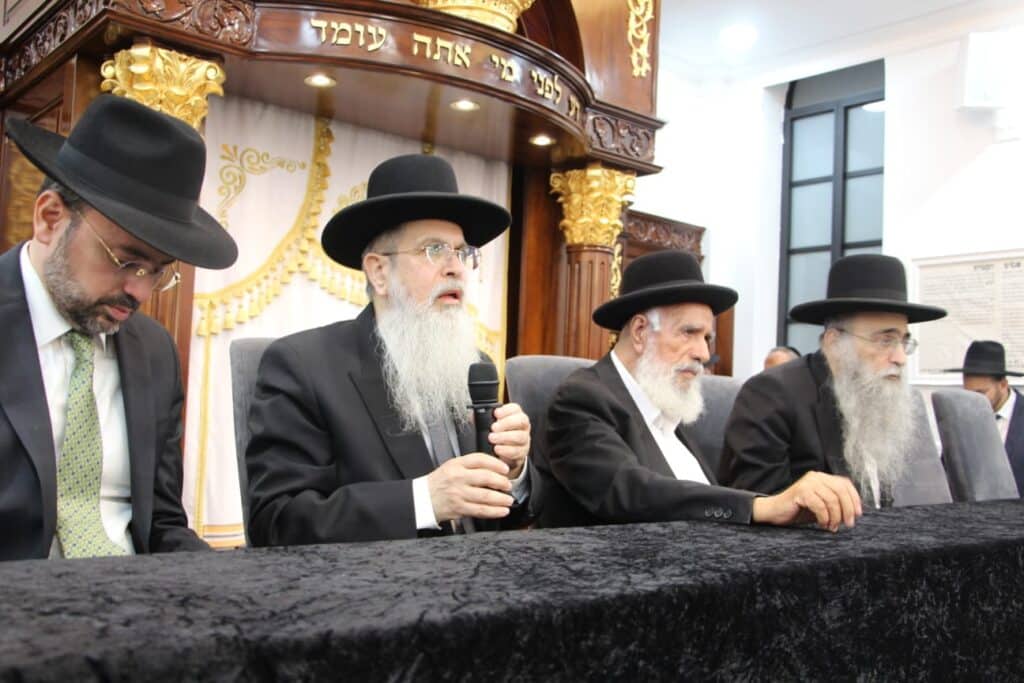 בראשות הרבנים הספרדים: שמחת בית השואבה ב'הליכות משה'