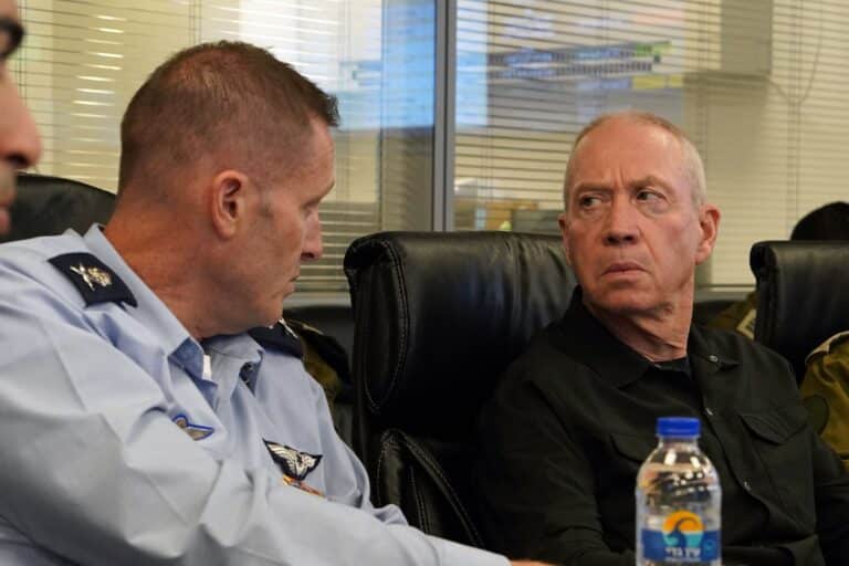 שר הביטחון סייר בבור: "המטרה היא חיסול החמאס"