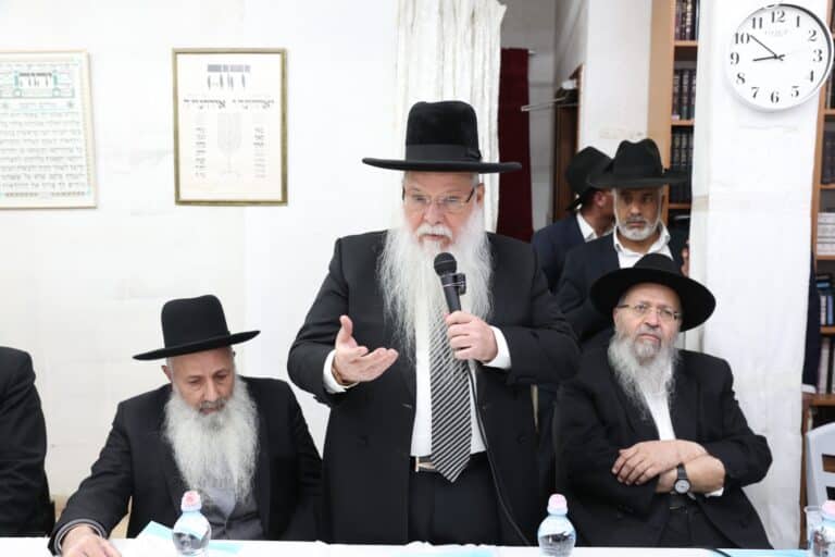 רבה של אלעד קורא: "לא לשבת בחנויות הצ'ולנט"