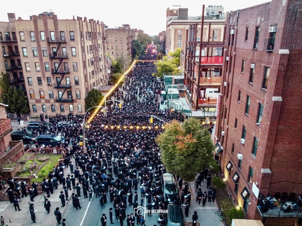 למעלה מ30,000 איש בעצרת תפילה מיוחדת בבורו פארק