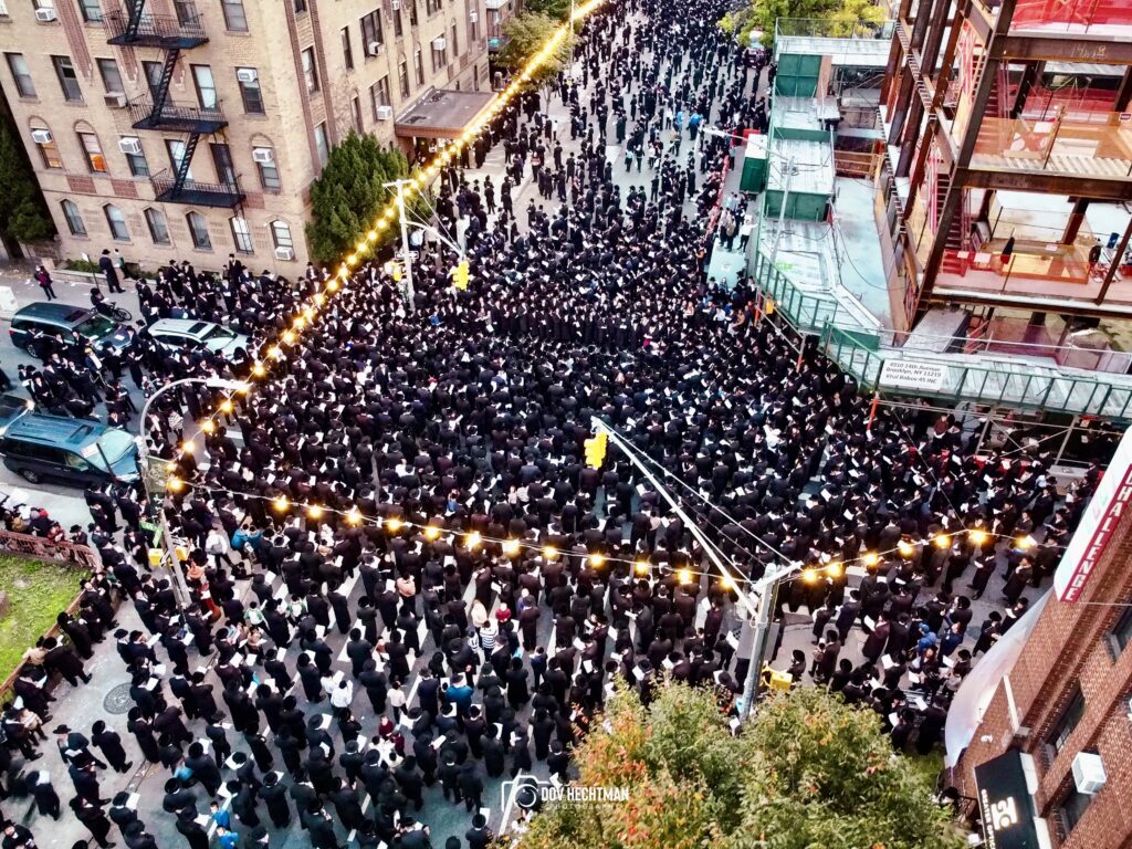 למעלה מ30,000 איש בעצרת תפילה מיוחדת בבורו פארק