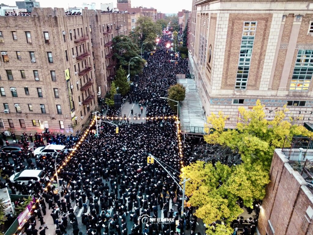 למעלה מ30,000 איש בעצרת תפילה מיוחדת בבורו פארק