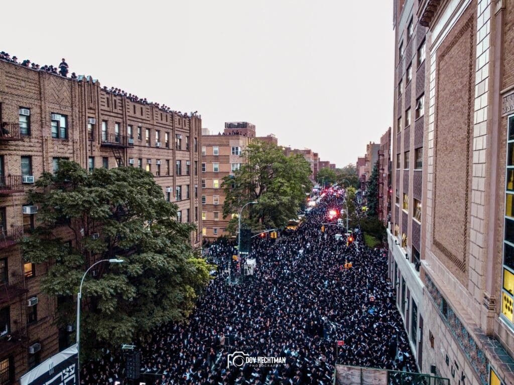 למעלה מ30,000 איש בעצרת תפילה מיוחדת בבורו פארק