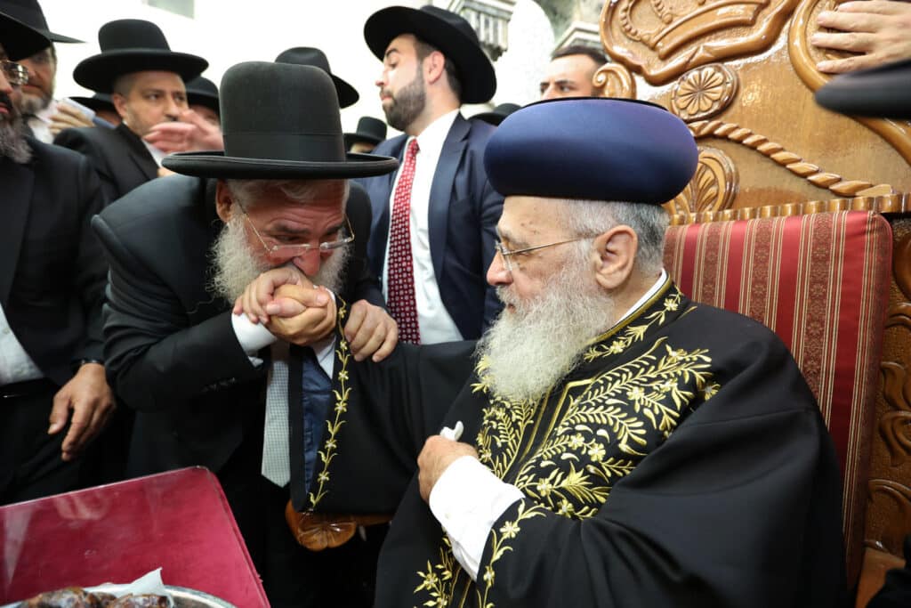 המונים במעמד הקבלת פני רבו לראשון לציון הגר"י יוסף