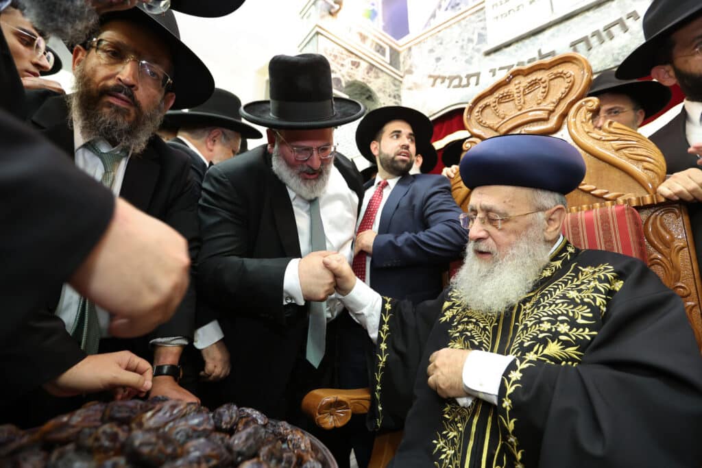 המונים במעמד הקבלת פני רבו לראשון לציון הגר"י יוסף