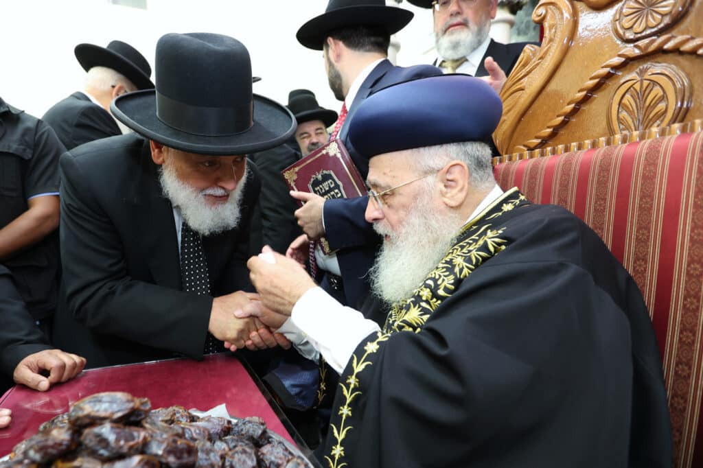 המונים במעמד הקבלת פני רבו לראשון לציון הגר"י יוסף