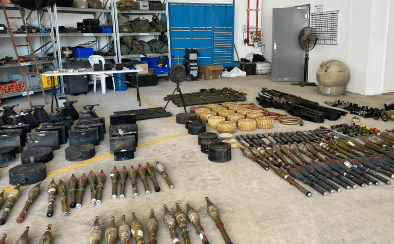 חוברות הפעלה למחבלי חמאס, תוכניות מבצעיות, וטלפונים לווינים