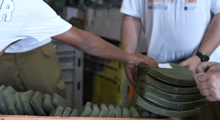 אלפי אפודים קרמיים נשלחו לחיילים בגבולות