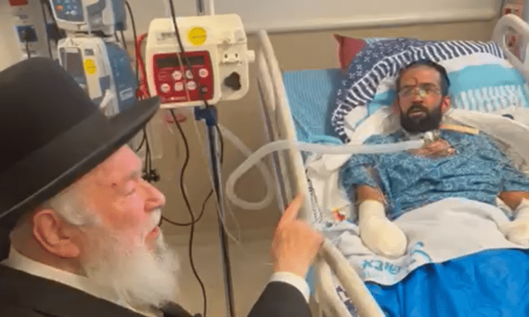 הגר"י זילברשטיין הגיע לעודד את הפצוע, ואז  פרצה אזעקה