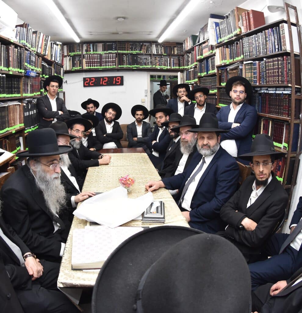 במעונו של חבר המועצת: כנס היסוד לישיבה לצעירים