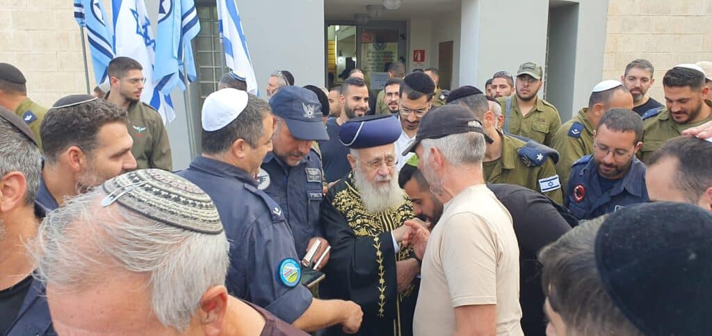 הראשל"צ לטייסים: "אתם מלמעלה ובחורי הישיבות מלמטה"