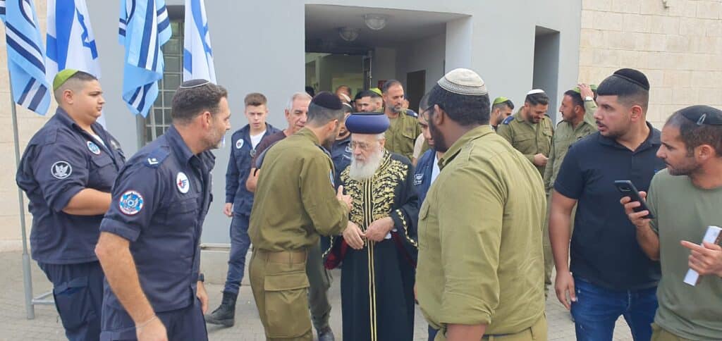 הראשל"צ לטייסים: "אתם מלמעלה ובחורי הישיבות מלמטה"