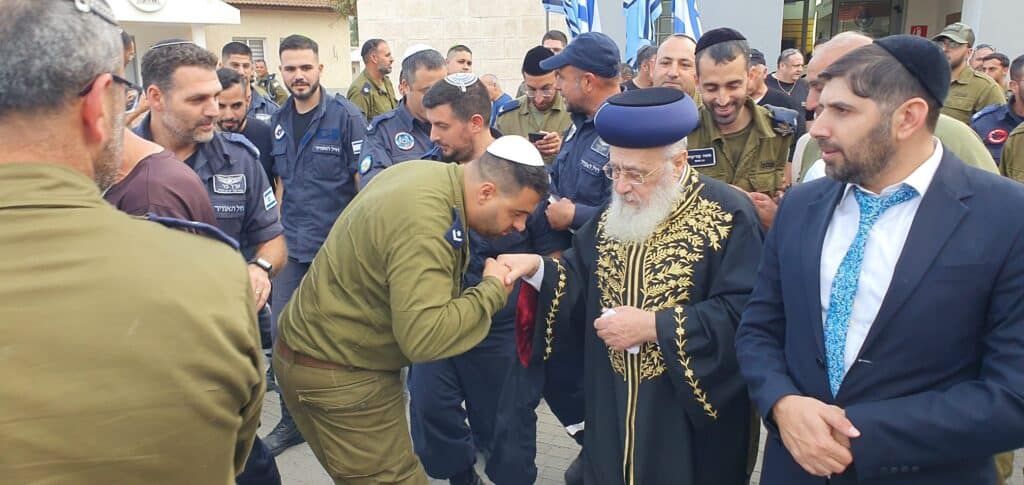הראשל"צ לטייסים: "אתם מלמעלה ובחורי הישיבות מלמטה"