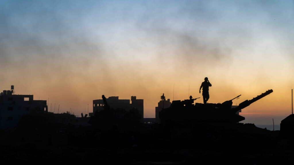 צפו: הלוחמים חיסלו מחבלים - השייטת תקפה באלפי חימושים