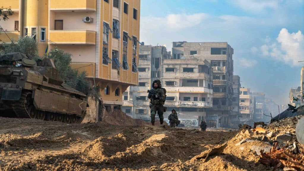 צפו: הלוחמים חיסלו מחבלים - השייטת תקפה באלפי חימושים