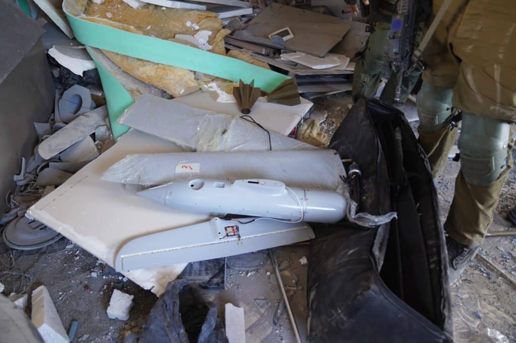 לא להאמין: בחדר אחד מייצרים טילים ובחדר השני ישנים ילדים