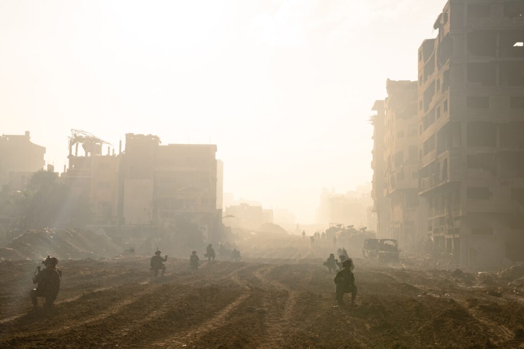 למרות מזג האוויר: לוחמי צה"ל מסתערים על מעוזי חמאס