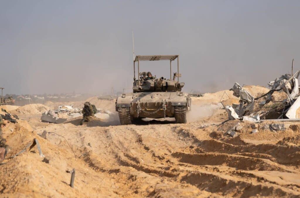 עם אלוף הפיקוד: לוחמי צה"ל ממשיכים להסתער על המטרות