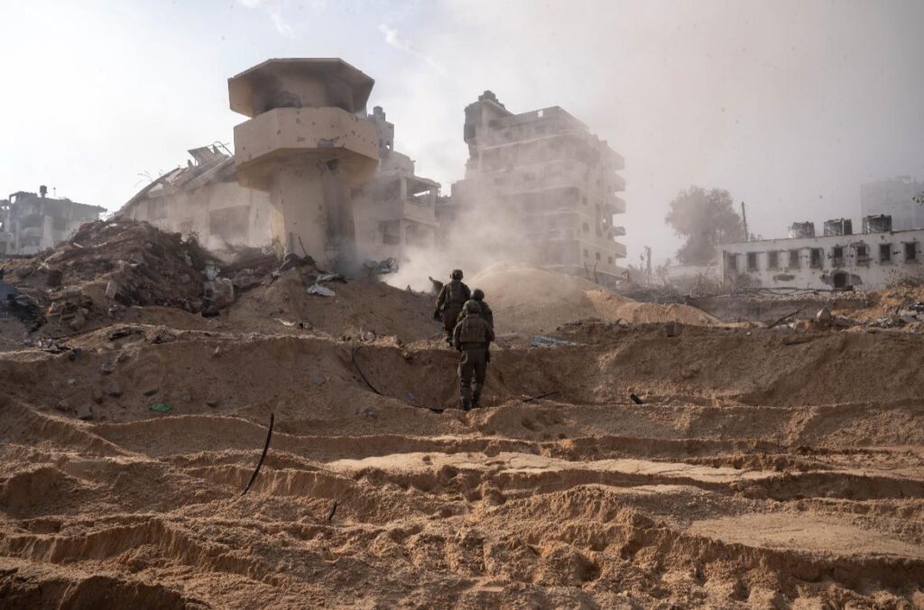 עם אלוף הפיקוד: לוחמי צה"ל ממשיכים להסתער על המטרות