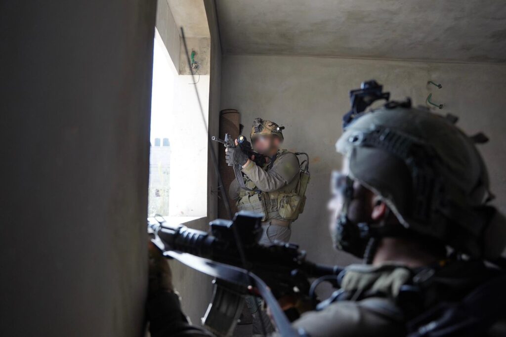 200 מטרות הותקפו: לוחמי צה"ל חשפו פיר מנהרה במסגד