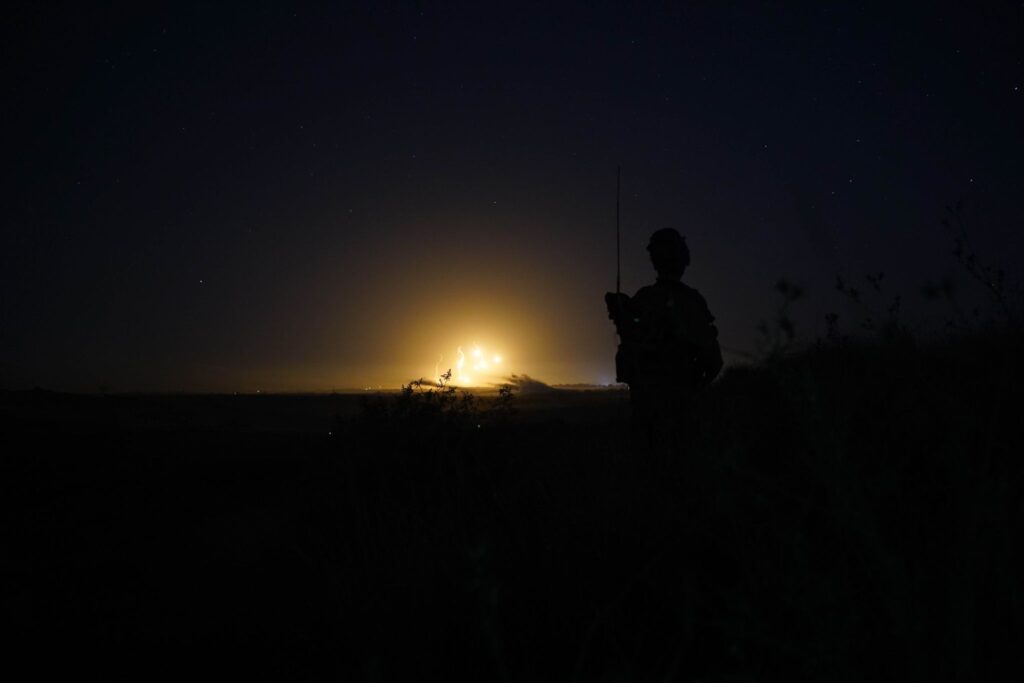 הלחימה נמשכת: עמדות שיגור, מבנים ממולכדים ומאות חמ"לים הותקפו