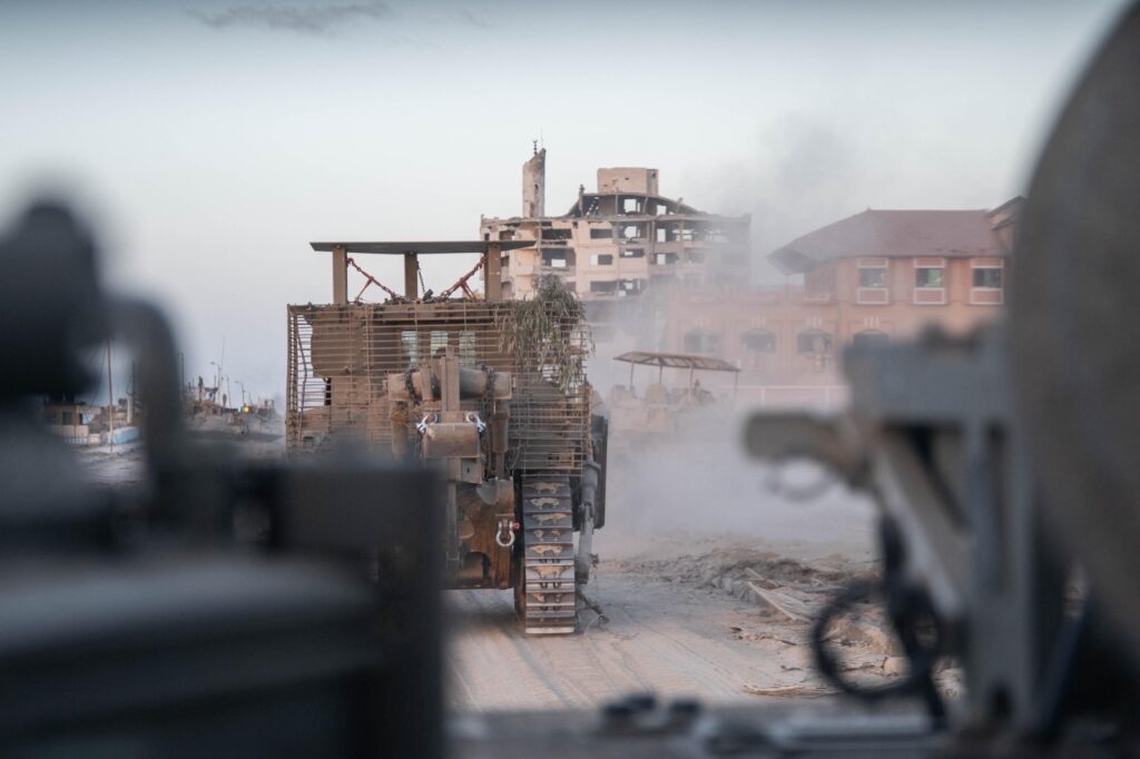 הלחימה נמשכת: עמדות שיגור, מבנים ממולכדים ומאות חמ"לים הותקפו