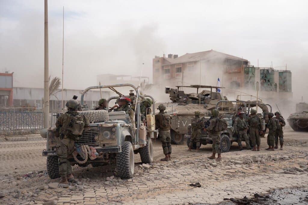 הלחימה נמשכת: עמדות שיגור, מבנים ממולכדים ומאות חמ"לים הותקפו