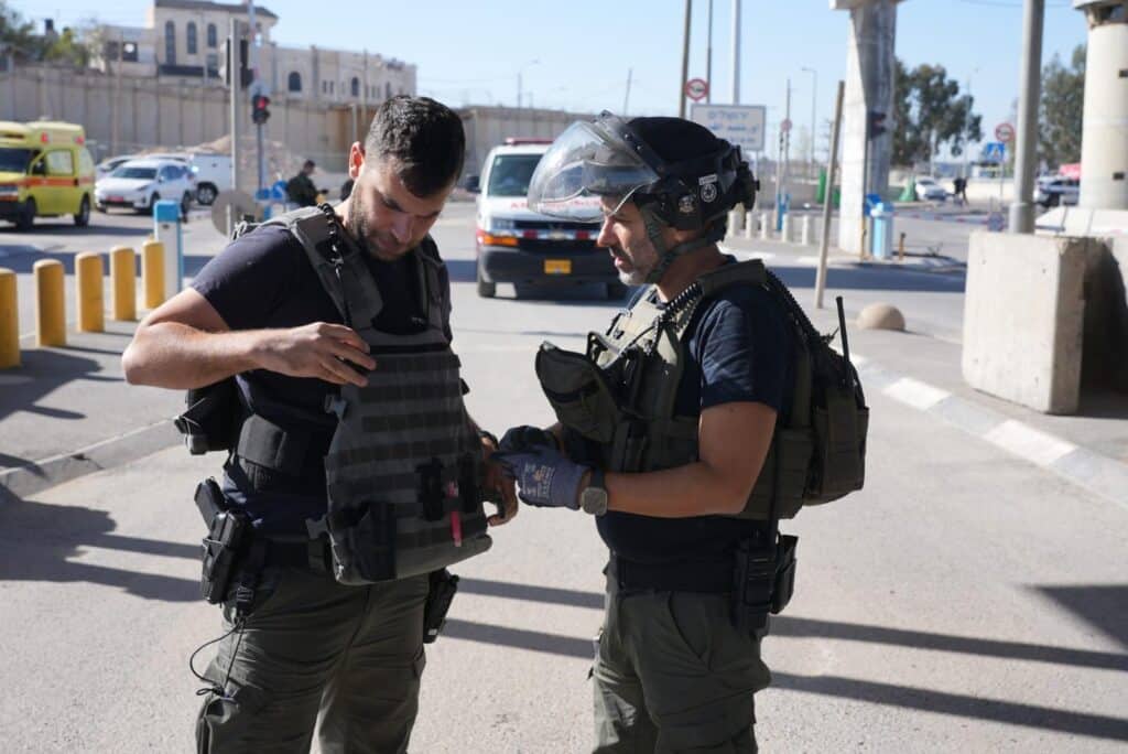 המחבלת הצעירה הסתערה על השוטרים במחסום ונוטרלה