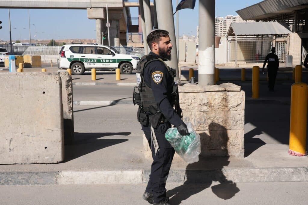 המחבלת הצעירה הסתערה על השוטרים במחסום ונוטרלה