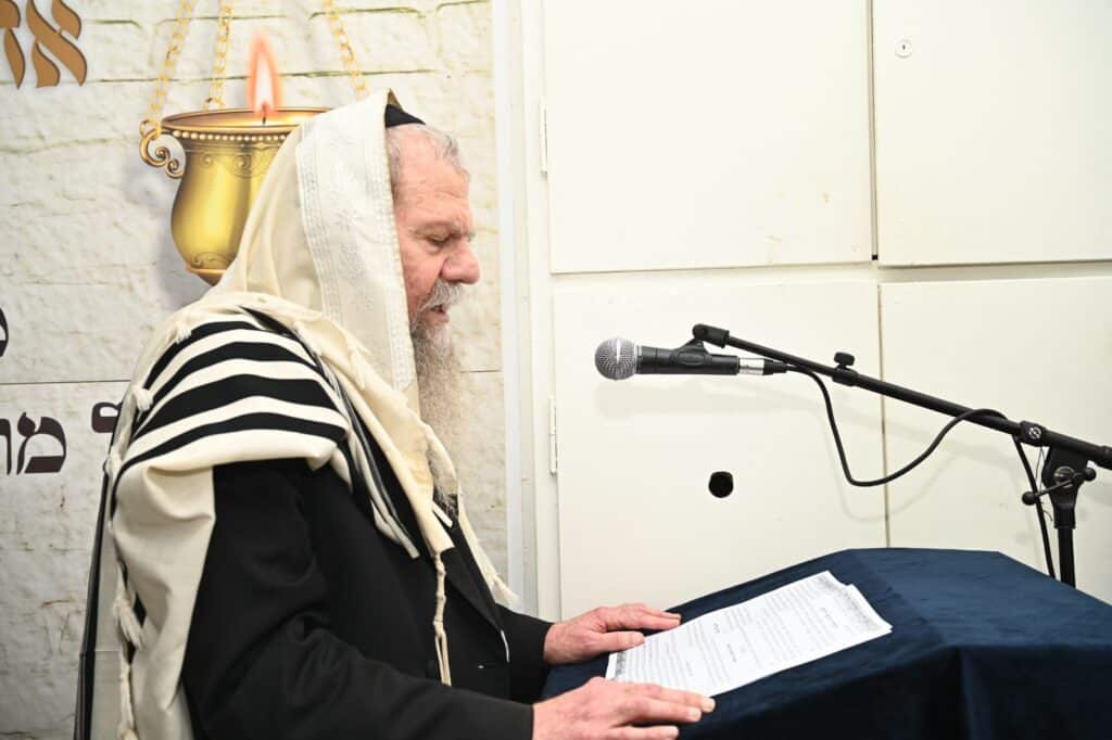 גלריה: גדולי ישראל העתירו בתפילה בבית מרן החזון איש