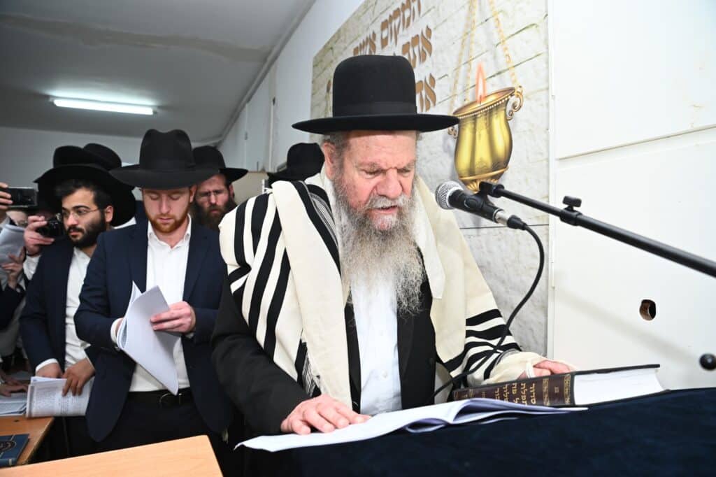 גלריה: גדולי ישראל העתירו בתפילה בבית מרן החזון איש