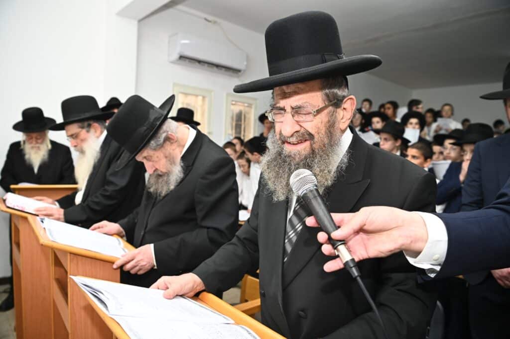 גלריה: גדולי ישראל העתירו בתפילה בבית מרן החזון איש