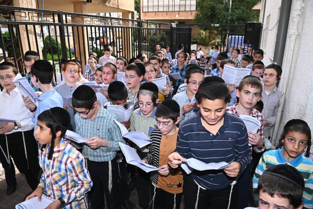 גלריה: גדולי ישראל העתירו בתפילה בבית מרן החזון איש