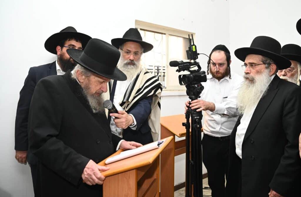 גלריה: גדולי ישראל העתירו בתפילה בבית מרן החזון איש