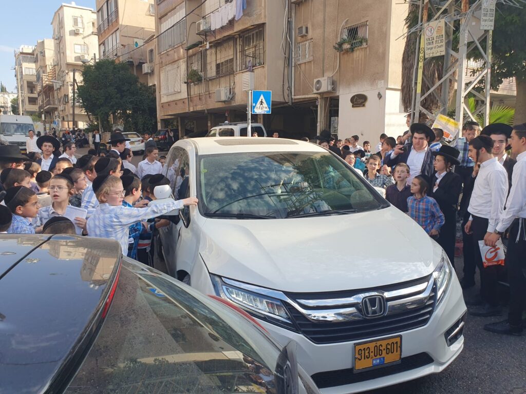 גלריה: גדולי ישראל העתירו בתפילה בבית מרן החזון איש