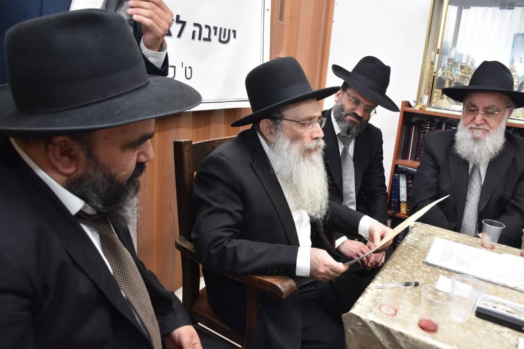 במעונו של חבר המועצת: כנס היסוד לישיבה לצעירים