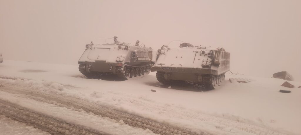 בעיצומה של המתיחות: הטנקים במוצב החרמון התכסו בלבן
