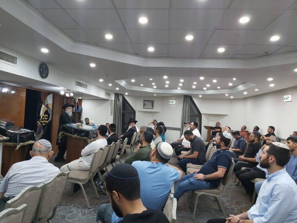 תחת אש: הגאון רבי דוד יוסף חיזק את הלוחמים, המתנדבים והמפונים