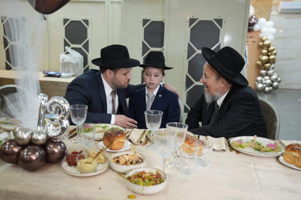 בהשתתפות רבנים ואישי ציבור: בעל מלון "שרדונה" ערך בר מצווה לבנו • גלריה