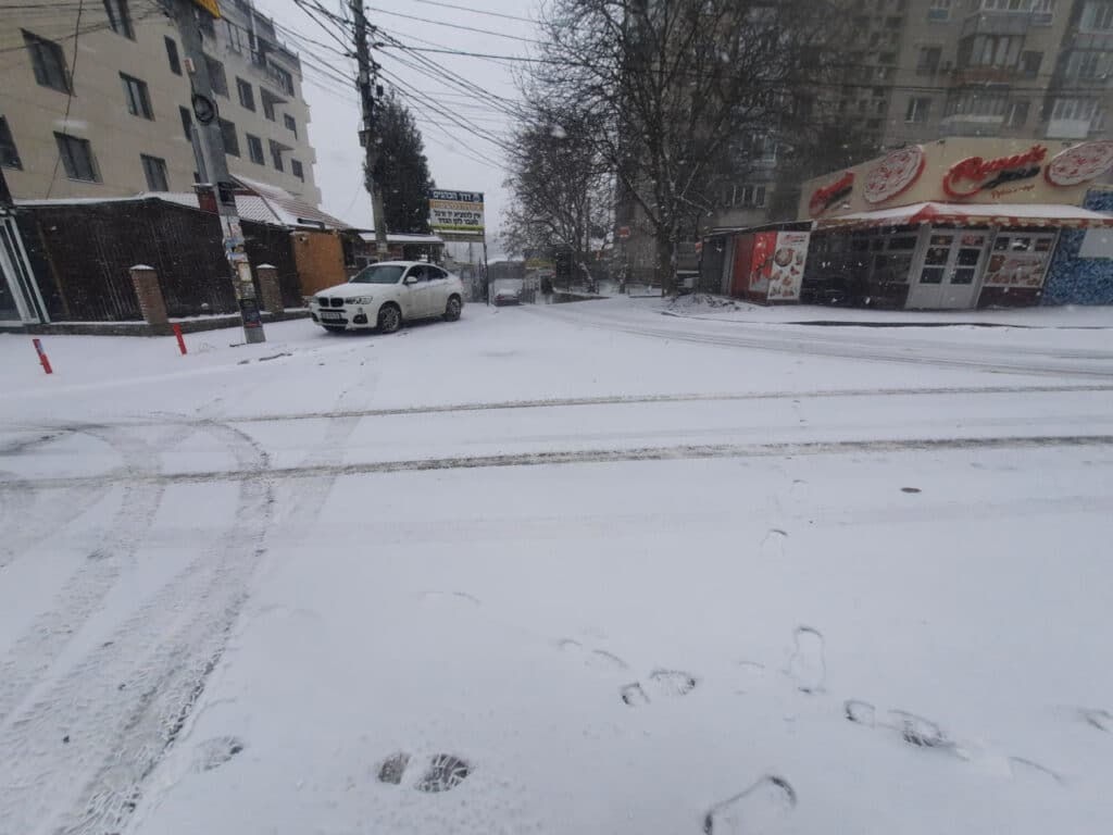 צפו בגלריה: שלג ראשון ירד היום באומן