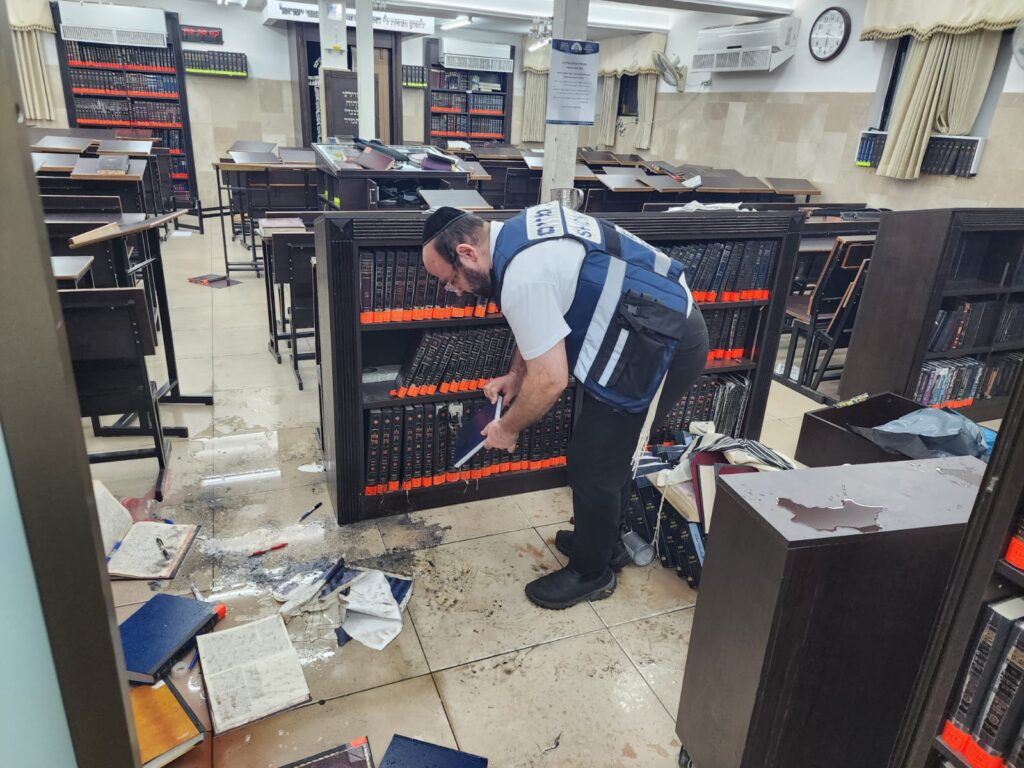 בני ברק: שרף ספרי קודש, חילל את תשמישי הקדושה וזרע הרס רב