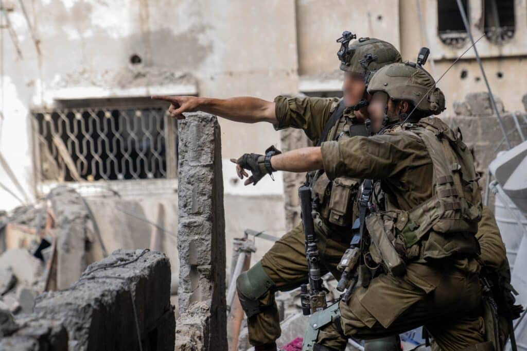 צפו: הלוחמים חיסלו מחבלים - השייטת תקפה באלפי חימושים